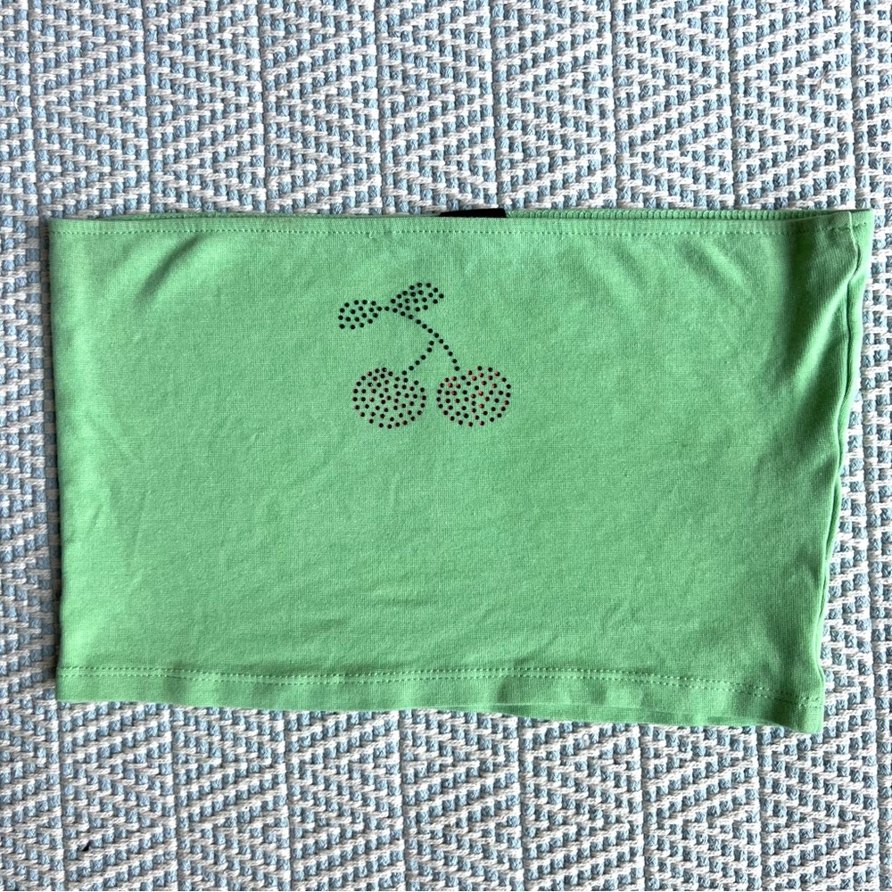 Urban Outfitters adorable green cotton bandeau with cherries S. Perf Condition